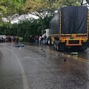 Un siniestro vial ocurrido en la mañana de este 27 de febrero en la vía Garzón-Neiva, a la altura del kilómetro 77+290, sector Sena La Angostura, en jurisdicción de los municipios de Campoalegre y Hobo, Huila, dejó como saldo dos policías fallecidos.