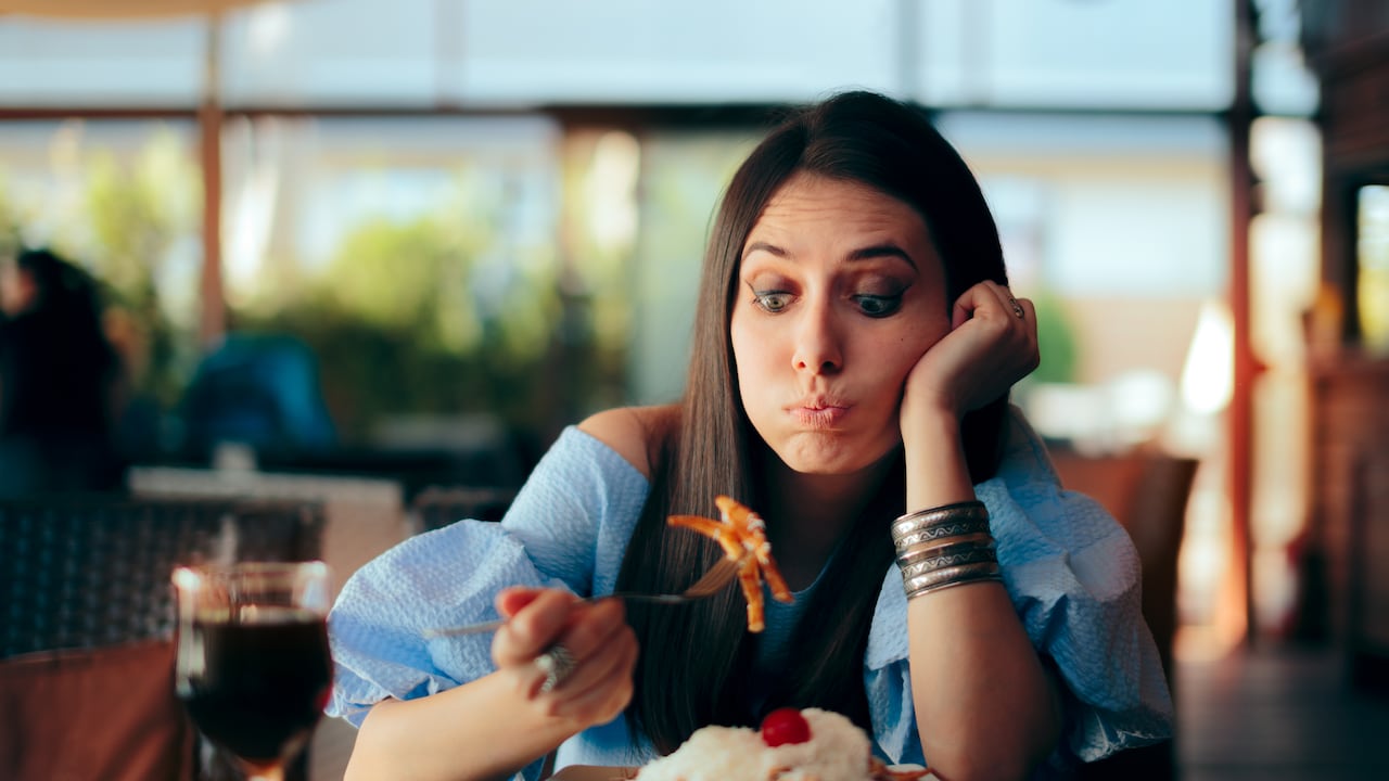 La necesidad de estar comiendo de forma desenfrenada puede generar inconvenientes de salud. Foto: Getty Images