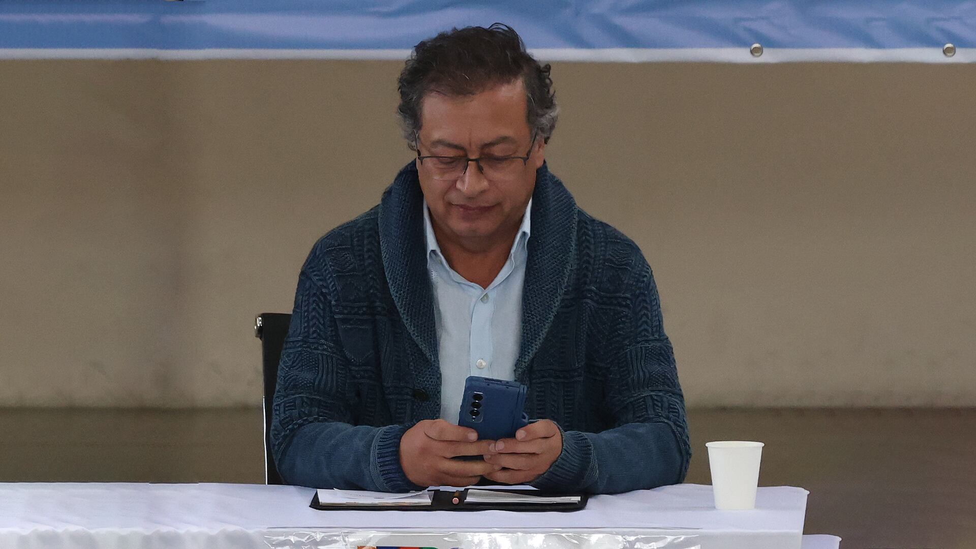 Gustavo Petro  celular