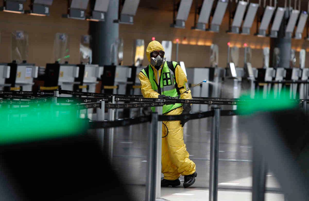 Las personas que deseen viajar a San Andrés, Guainía, Vichada y Vaupés deben contar con la prueba de antígeno de la covid-19, la cual debe ser negativa. Foto: Guillermo Torres/SEMANA