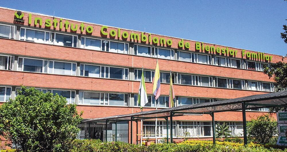     El Instituto Colombiano de Bienestar Familiar está centralizando la contratación de las asociaciones indígenas que tendrán a cargo la entrega de alimentos en La Guajira.