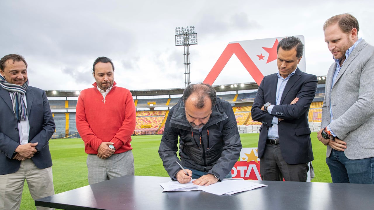 Firma del acto de inicio para el contrato de concesión de transformación de el estadio El Campín