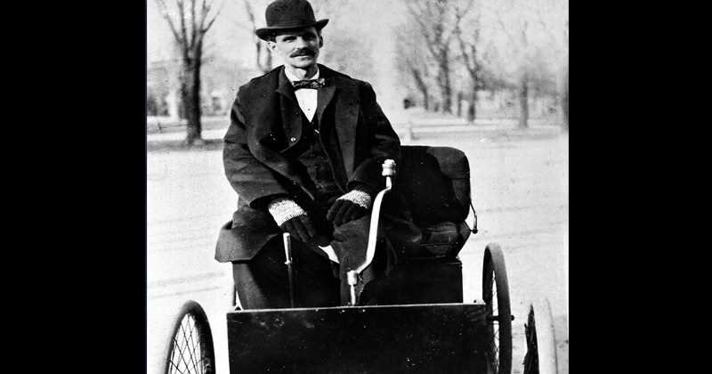 Henry Ford: Fue el creador del coche modelo T en el año de 1908, a sus 45 años de edad. Un hito de la producción en masa automovilística en el mundo entero. Fue un inventor prolífico que obtuvo 161 patentes registradas en ese país. Como único propietario de la compañía Ford, se convirtió en una de las personas más conocidas y más ricas del mundo. FOTO: archivo Semana. 