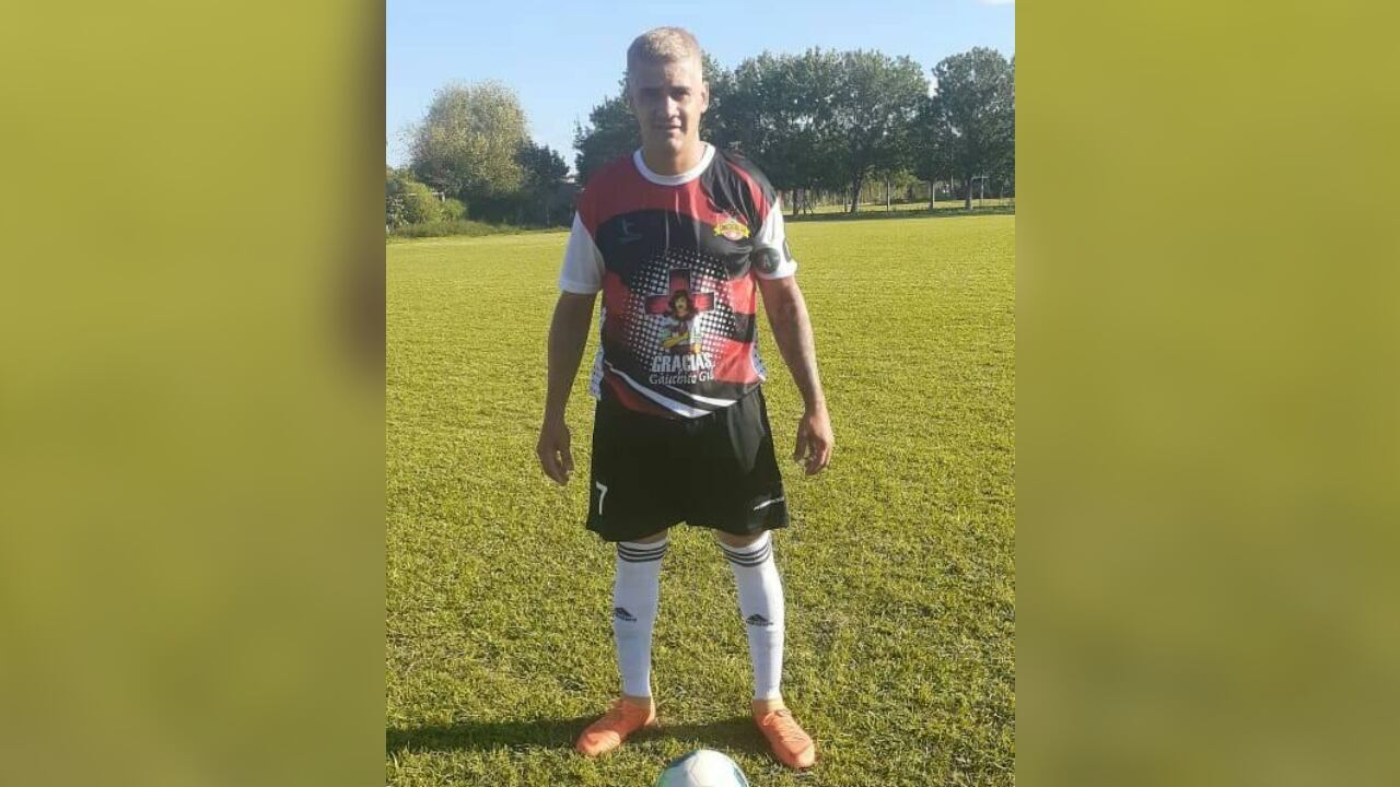 El exfutbolista cayó al vacío.