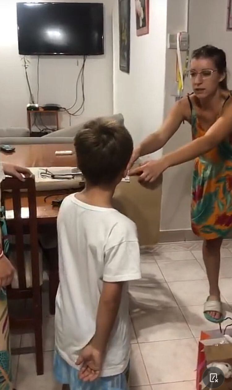 Mateo recibe un sobre