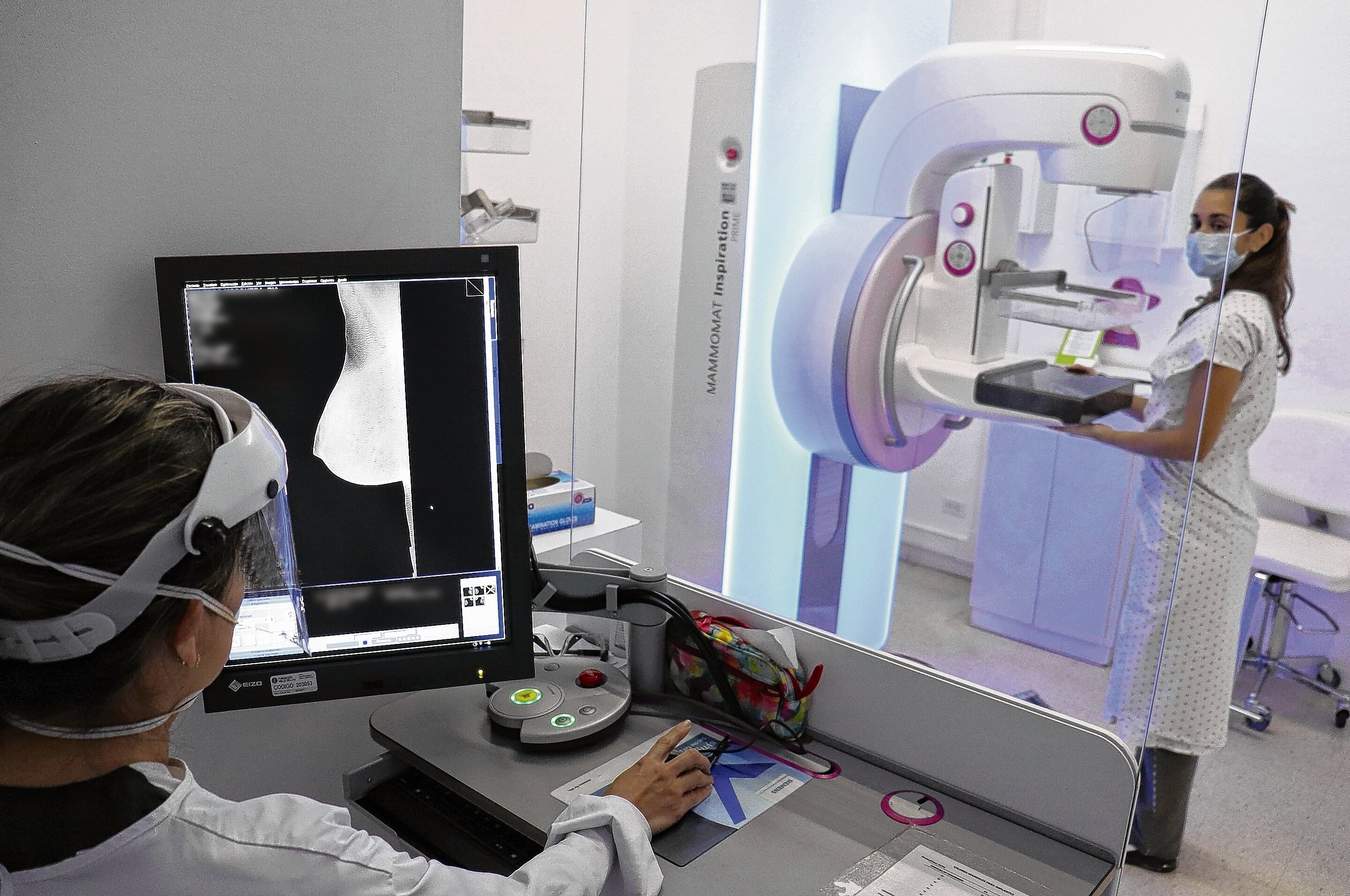 La Fundación Valle del Lili cuenta con un equipo de médicos especialistas en la detección temprana del cáncer de mama, un factor fundamental para obtener mejores índices de sobrevida en las pacientes.