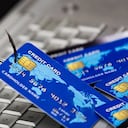 Las tarjetas bancarias tienen datos que no deben compartirse nunca con otras personas.