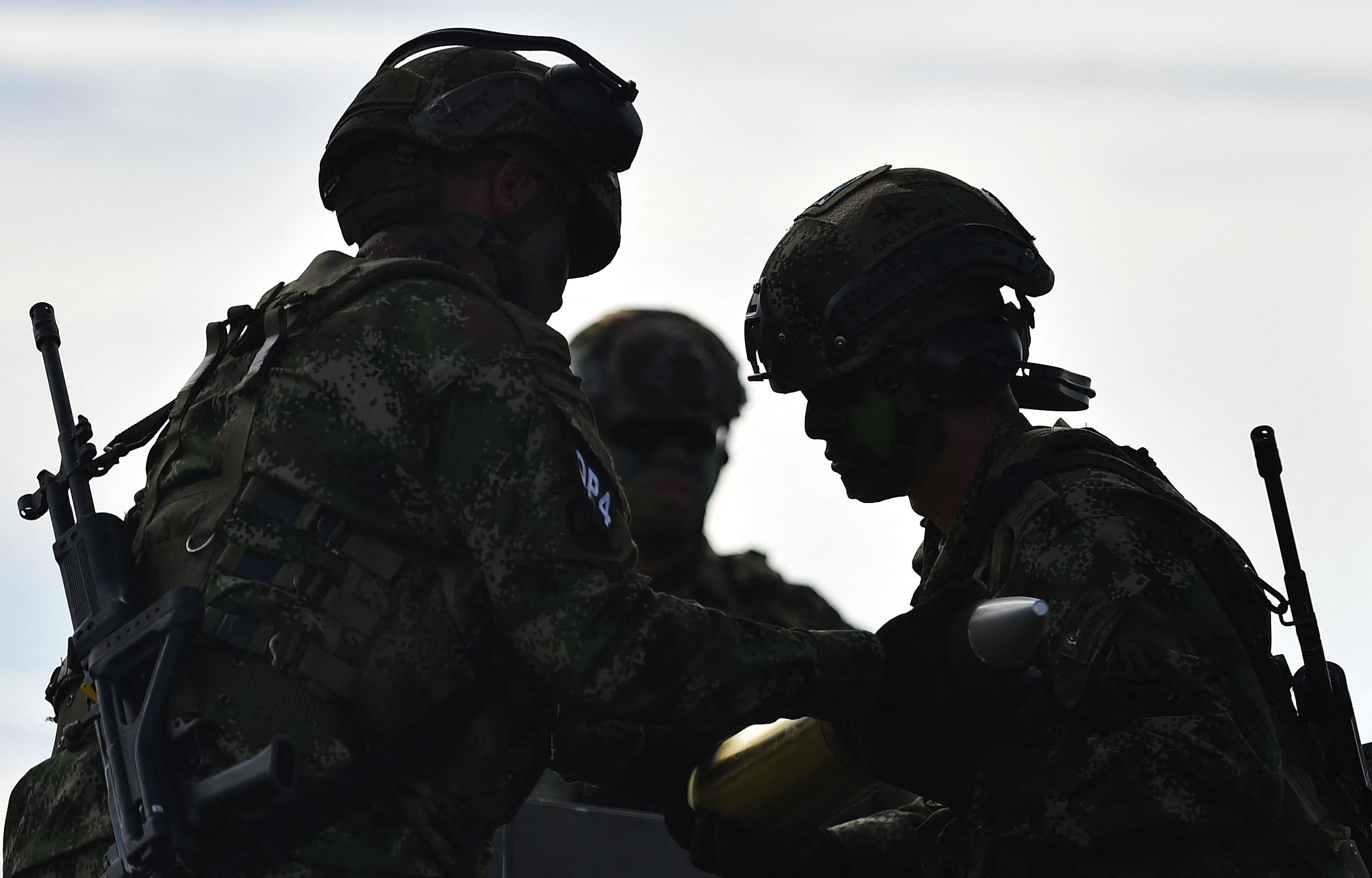 El exmilitar condenado tenía cómplices, con quienes habría intentado enviar cargamentos de entre 1.000 y 10.000 kilos de cocaína.