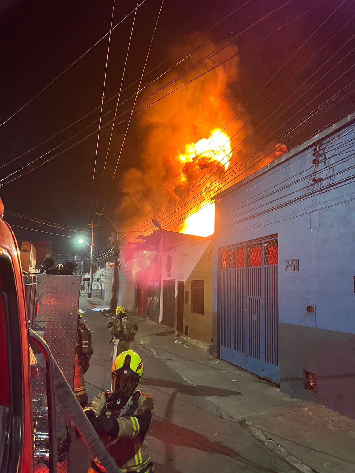 Los hechos se registraron en la madrugada de este domingo.