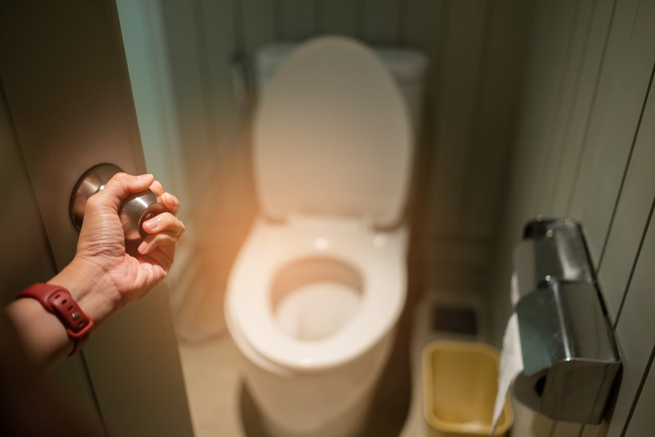 Según la edad, ¿cuántas veces es normal levantarse para ir al baño en la noche?