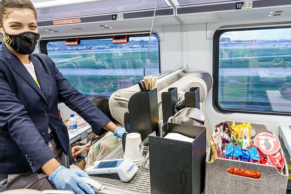 Los usuarios podrán adquirir dentro del mismo, bebidas como refrescos o alcohólicas o pasabocas.  (Photo by: Jeffrey Greenberg/UCG/Universal Images Group via Getty Images)