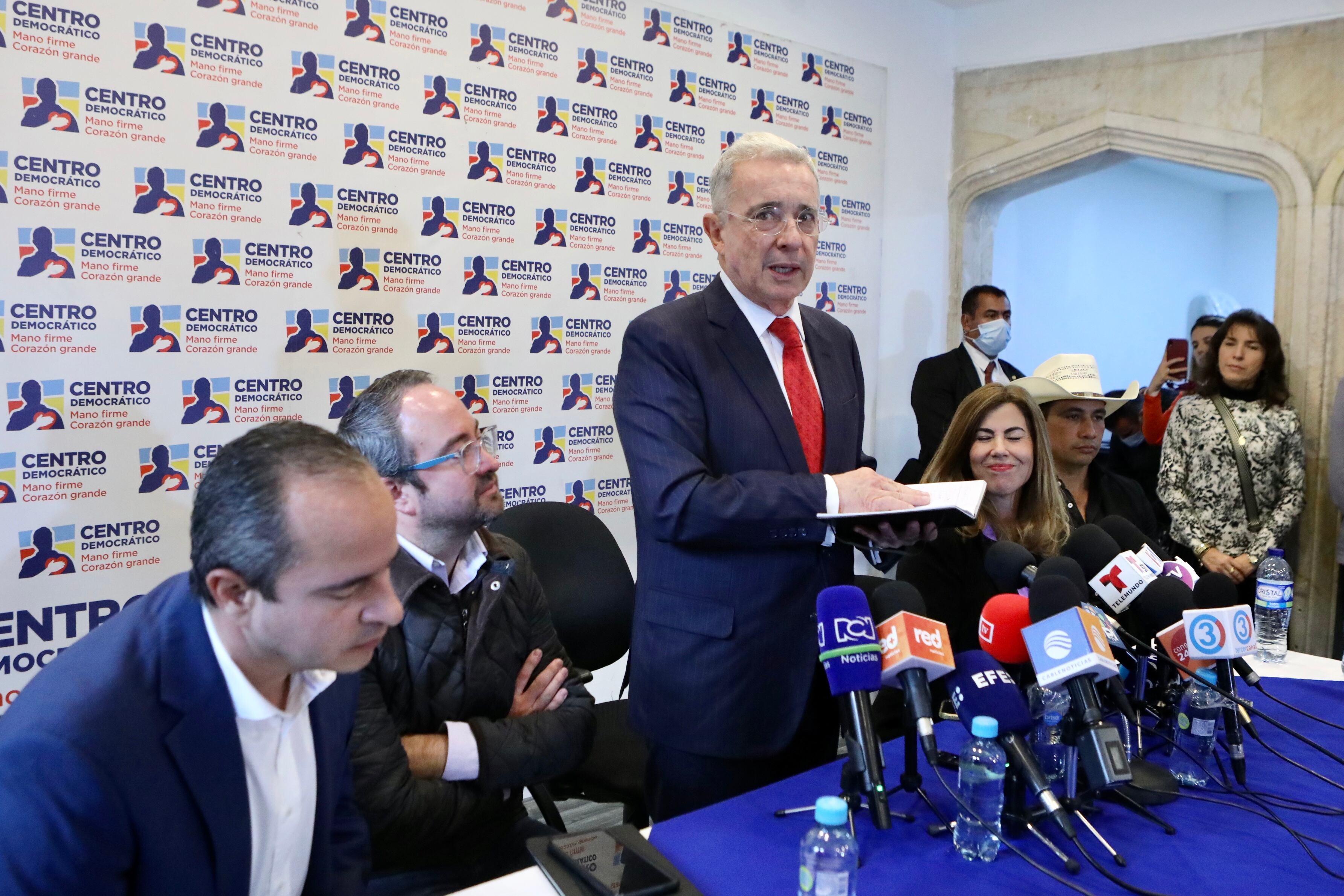 Reunión Centro Democrático, posterior reunión Álvaro Uribe con Presidente Electo Gustavo Petro