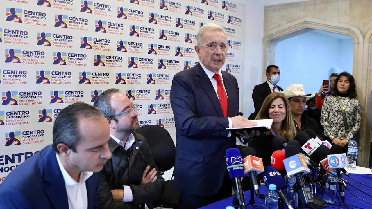 Reunión Centro Democrático, posterior reunión Álvaro Uribe con Presidente Electo Gustavo Petro