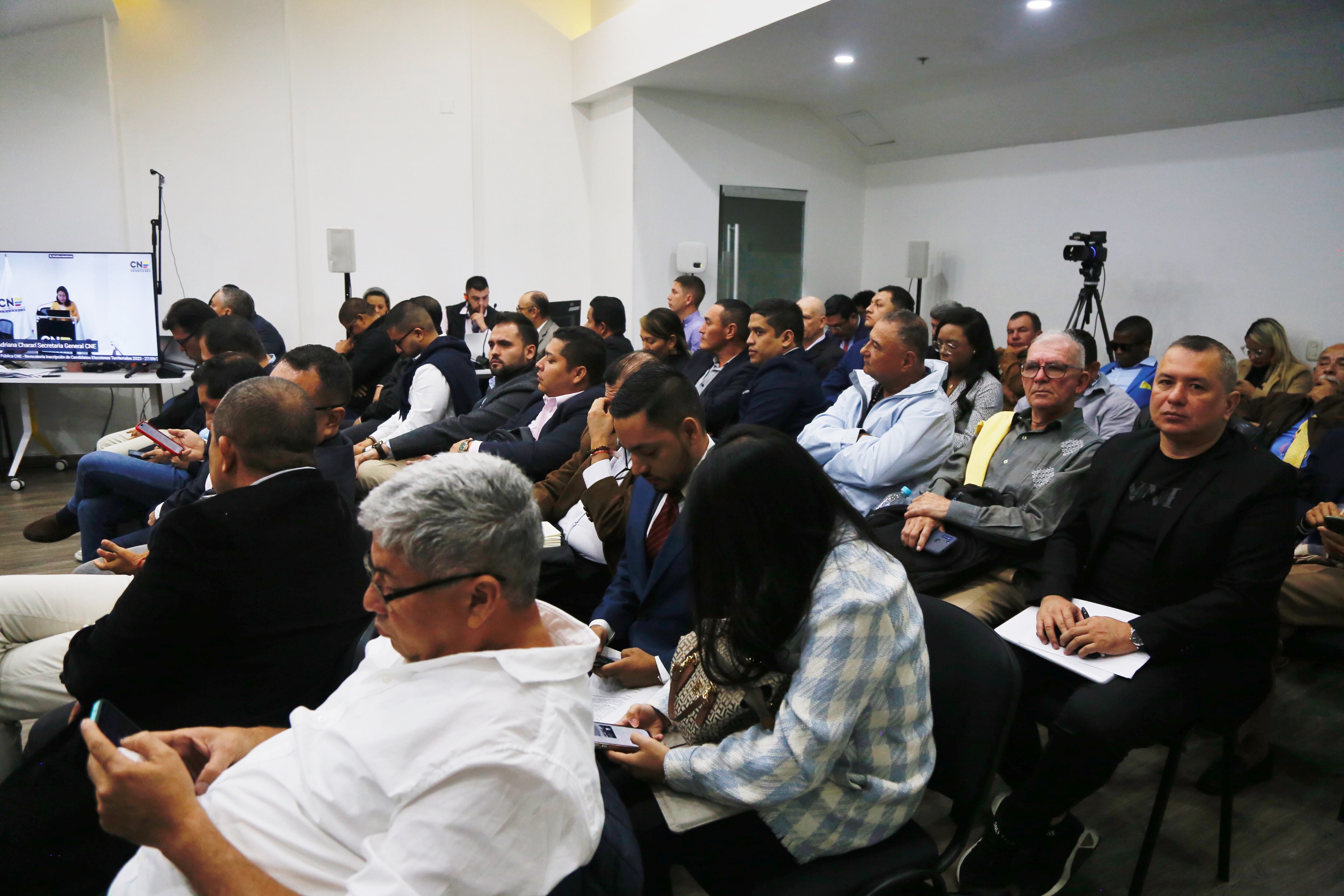 Se lleva a cabo la sexta audiencia pública de revocatoria para la inscripción de candidatos en las instalaciones del Consejo Nacional Electoral.