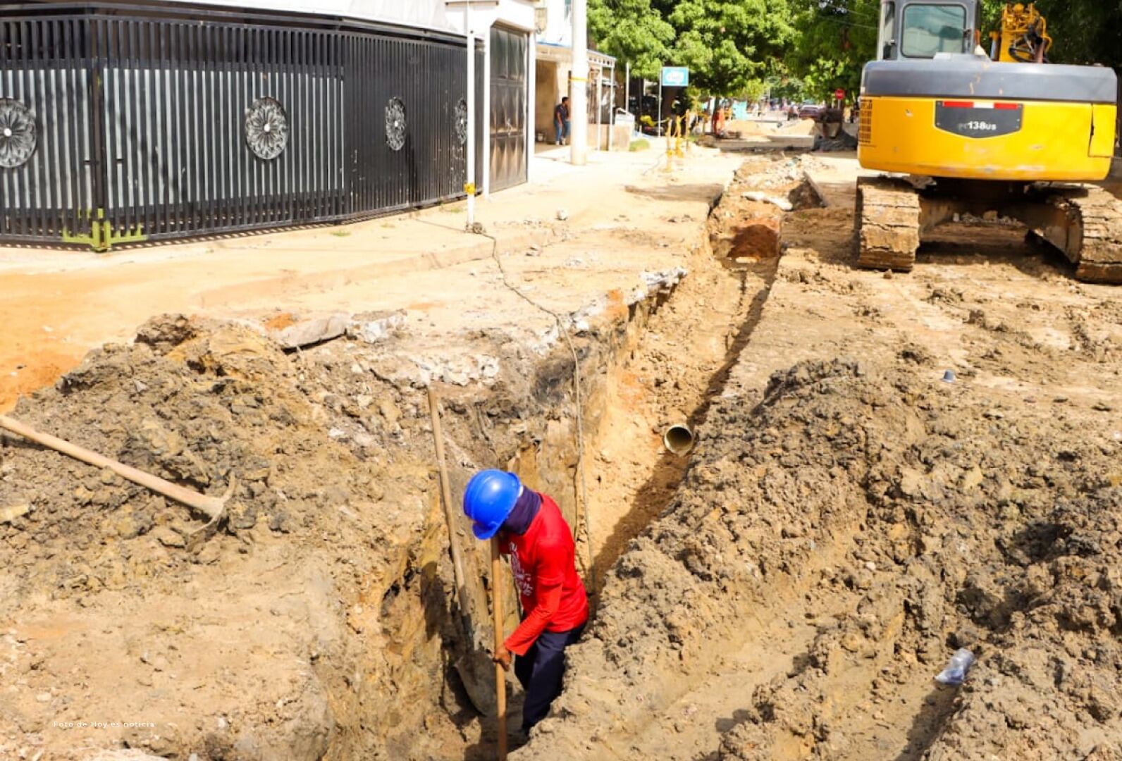 Las irregularidades se habrían presentado en la  operación, ampliación, rehabilitación, construcción y mantenimiento de la infraestructura de los servicios públicos de acueducto y alcantarillado sanitario del distrito.