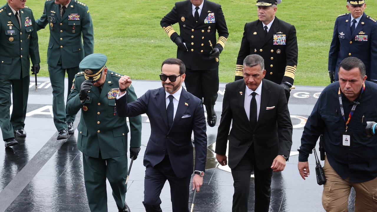 Presidente Abelardo De La Espriella en la ceremonia de reconocimiento de la nueva cúpula militar.