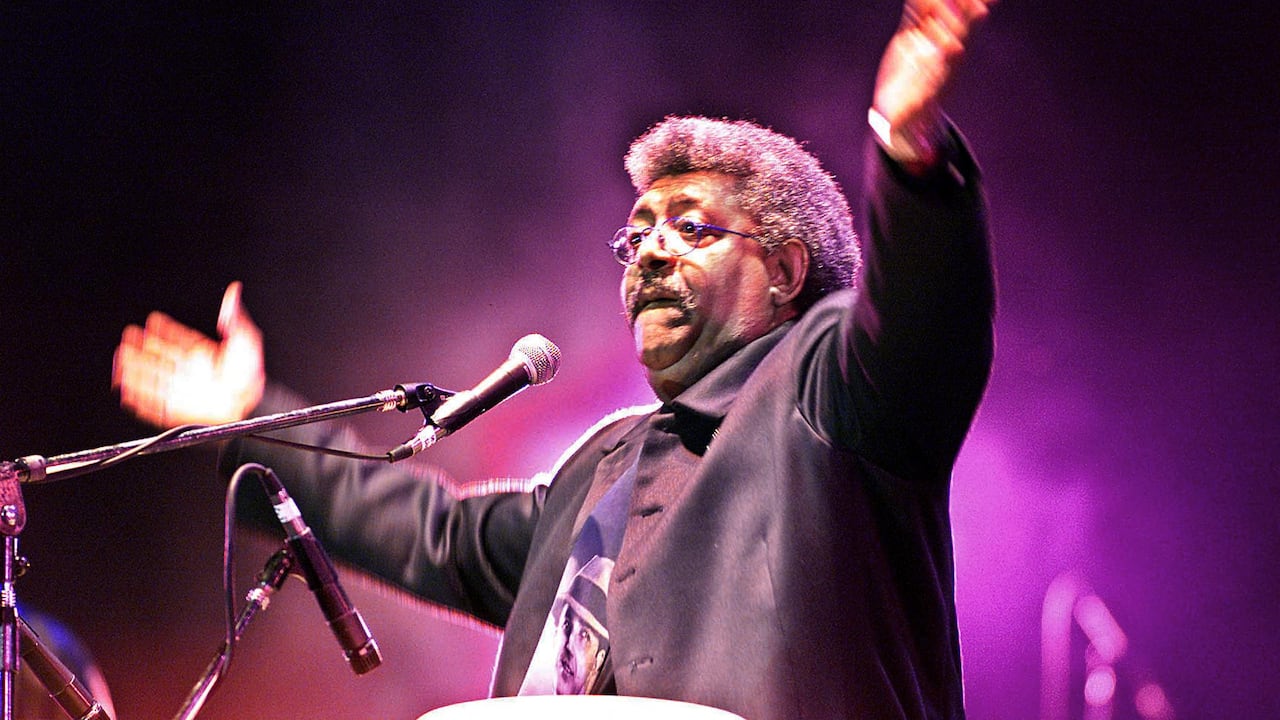 El músico y compositor uruguayo Rubén Rada forjó una identidad musical distintiva al fusionar el candombe con géneros como el rock y el jazz.