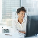 Aprenda a crear grupos permanentes de pestañas en el navegador Google Chrome.