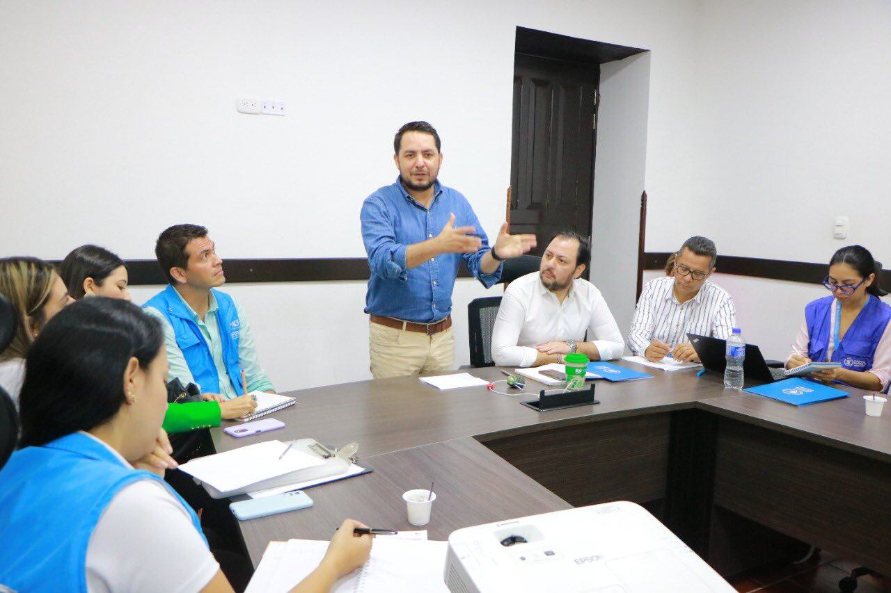 El alcalde de Girón en reunión con parte de su equipo de gobierno.