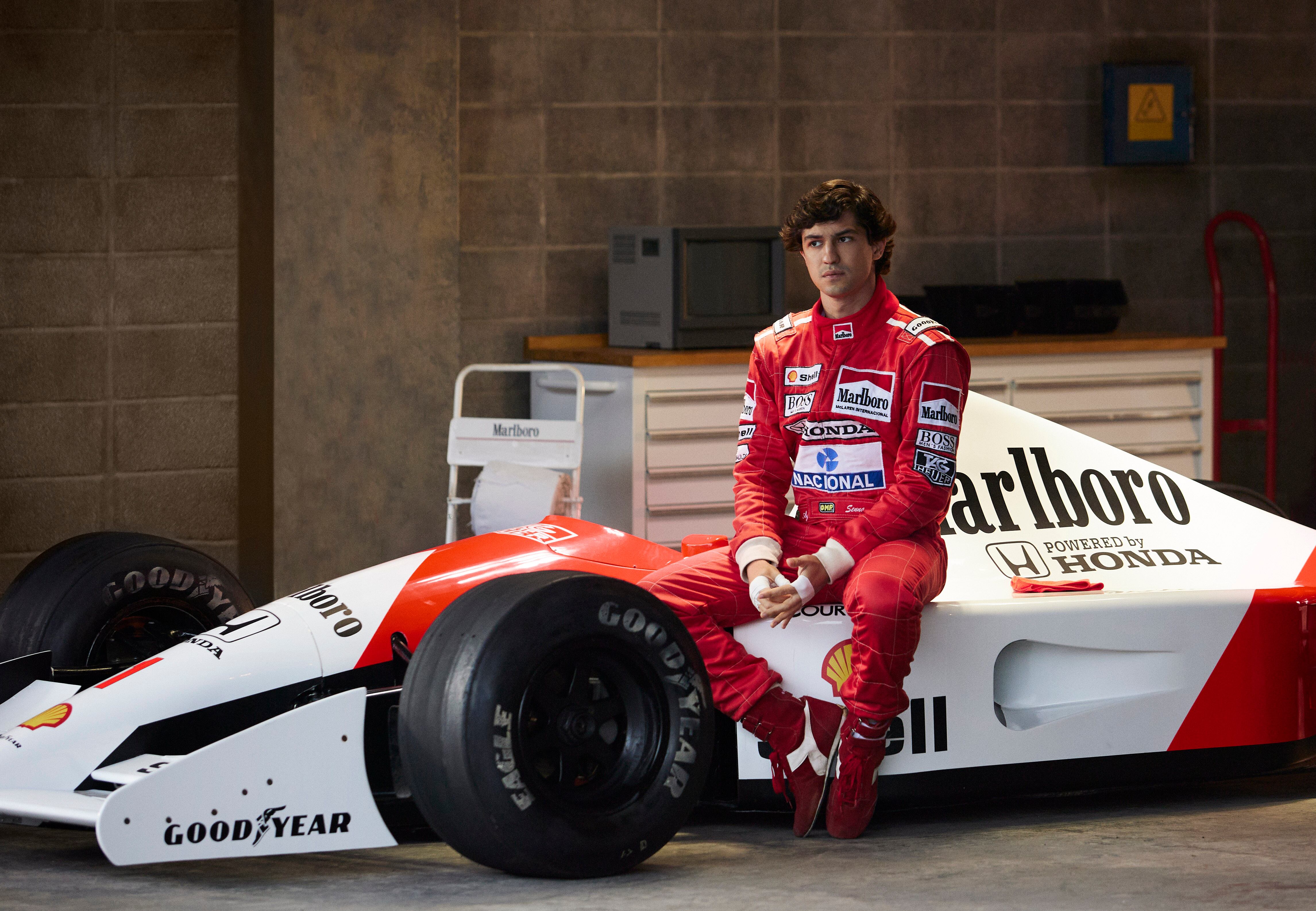 Ayrton Senna, interpretado por Gabriel Leone- Cr. Alan Roskyn/Netflix ©2024