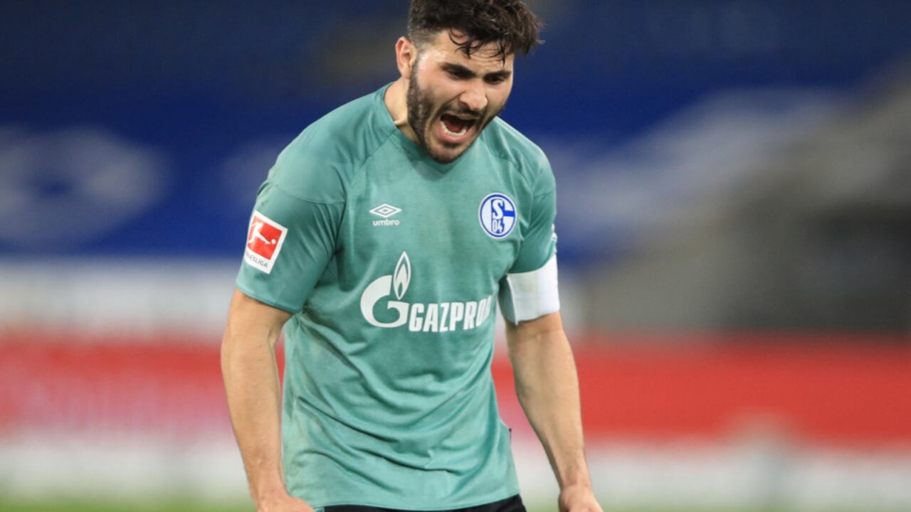 Schalke 04 descendió este martes a la segunda división en Alemania