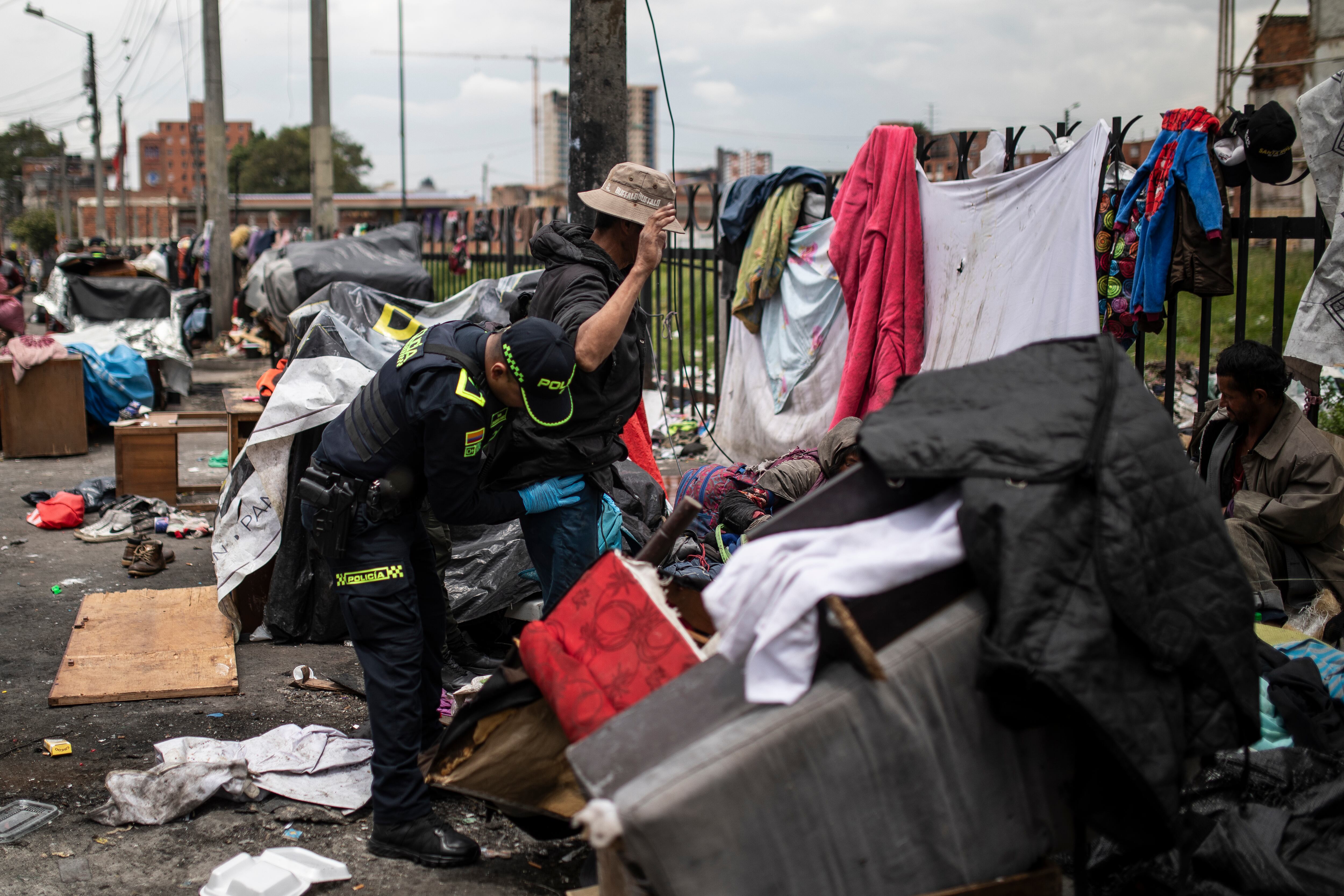 Intervención en el barrio san bernardo en el centro de Bogotá Policía Nacional