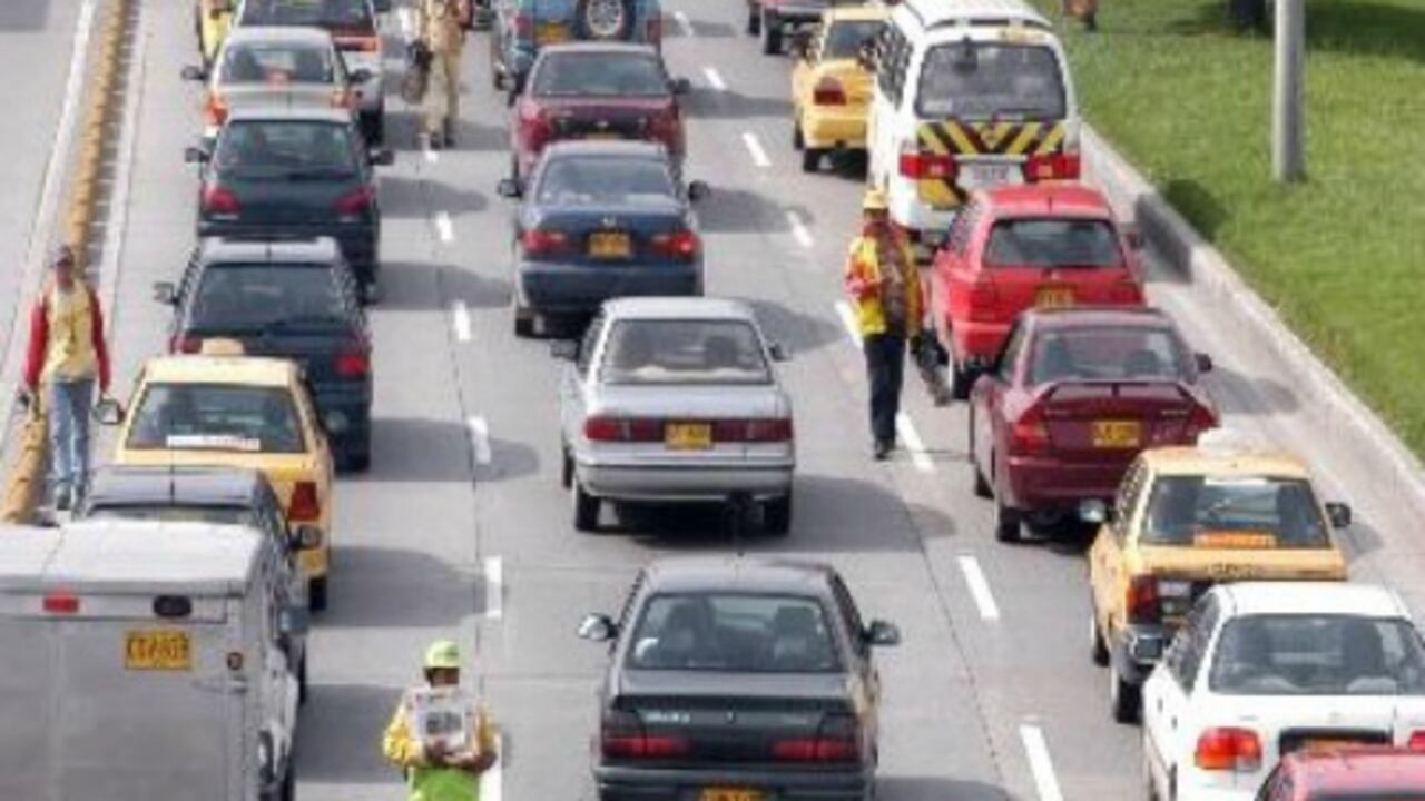 Se determinado que para los vehículos particulares el inicio de la jornada es sobre las 5:00 a.m. y la hora pico se presenta entre las 6:15 y 7:15 a.m. con 160.000 viajes en automóvil, lo que significaría aproximadamente 63.000 vehículos menos.