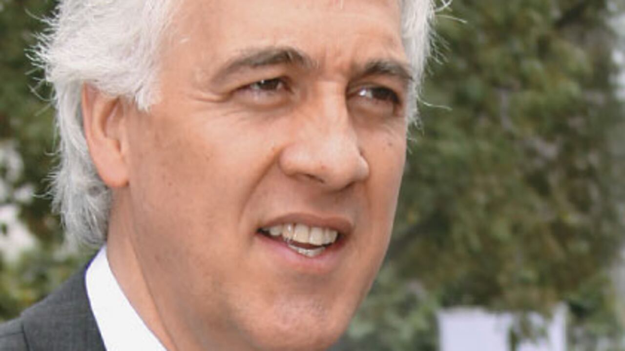 Tras presentarle al presidente Uribe el trazado de la primera ruta y obtener su apoyo, el alcalde Samuel Moreno la dará a conocer. Toda la tierra alrededor de la ruta, que tendrá tramos subteráneos, a nivel y elevados, será congelada por decreto