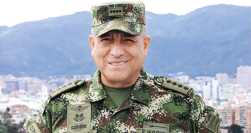 Las fuerzas armadas son una organización militar de un Estado que tienen como misión fundamental defender la soberanía y la integridad territorial. Suelen dividirse en ramas, servicios armados separados que agrupan los recursos militares empleados por dicho estado en tierra, mar y aire.