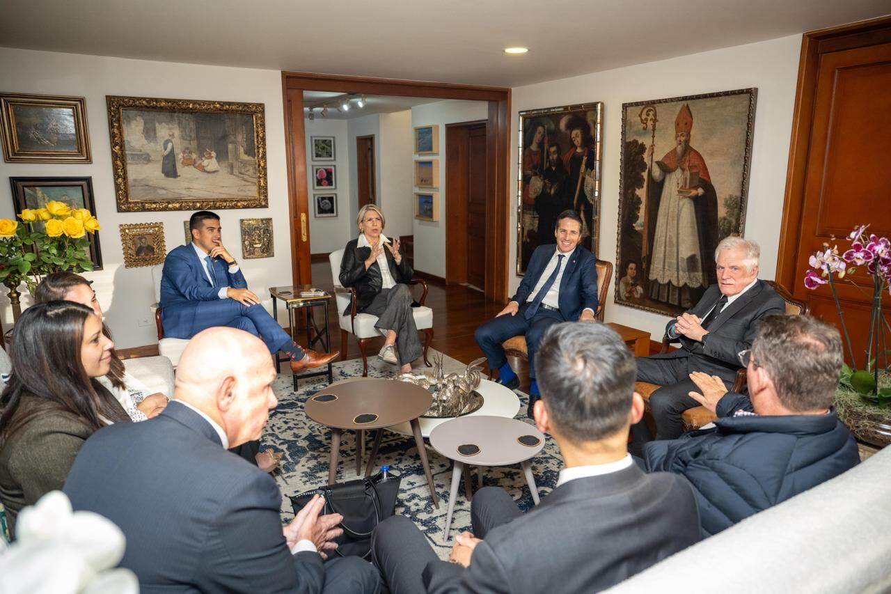 Senador estadounidense Bernie Moreno visitó a Miguel Uribe Londoño, padre de Miguel Uribe Turbay.