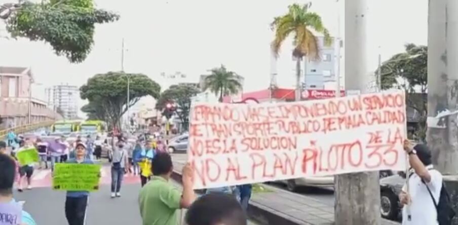 Congestión vehicular en la carrera 33.