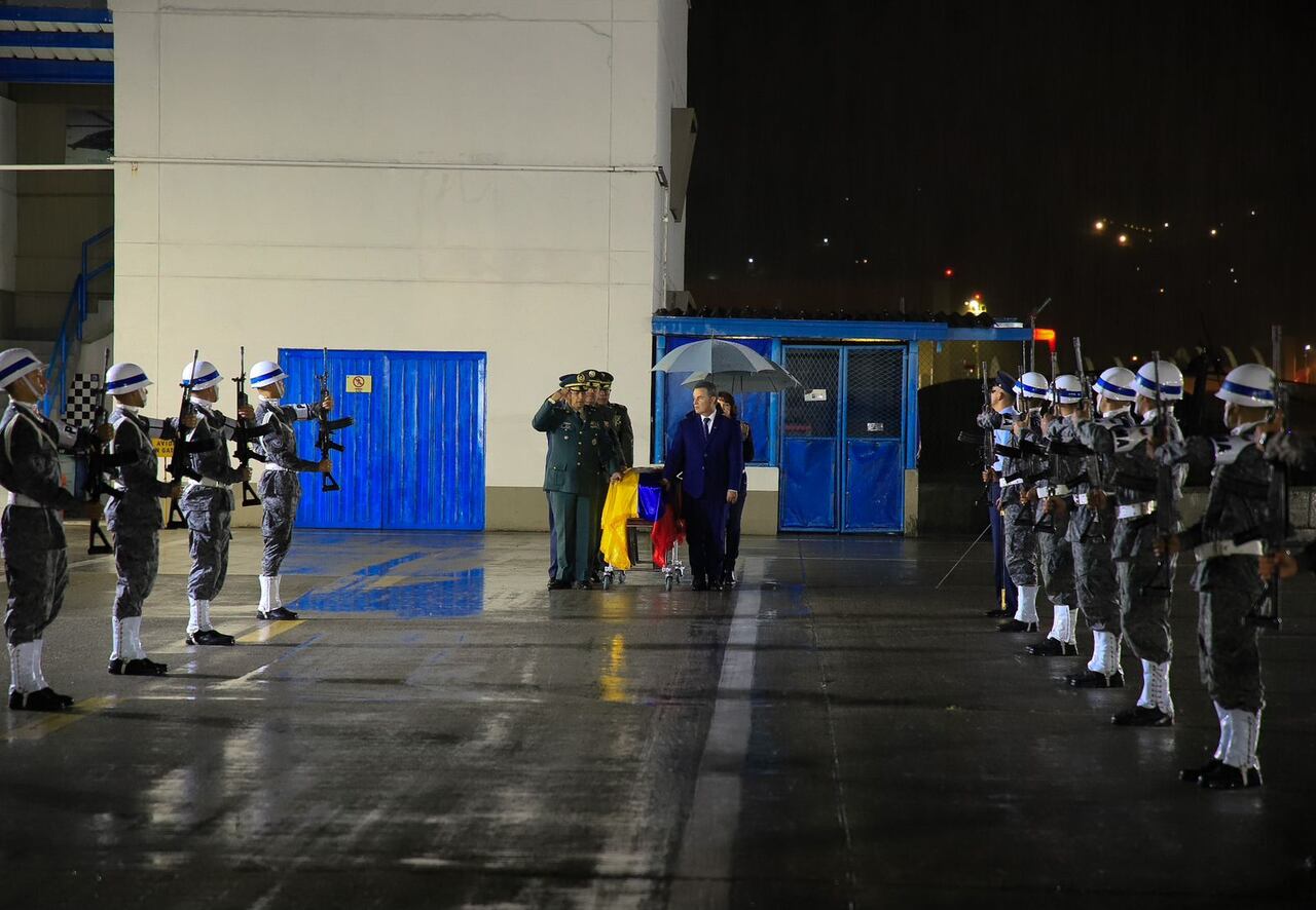 Honores militares a Fernando Botero en Medellín.