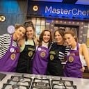 La actriz compartió momentos de alegría con sus compañeros de set