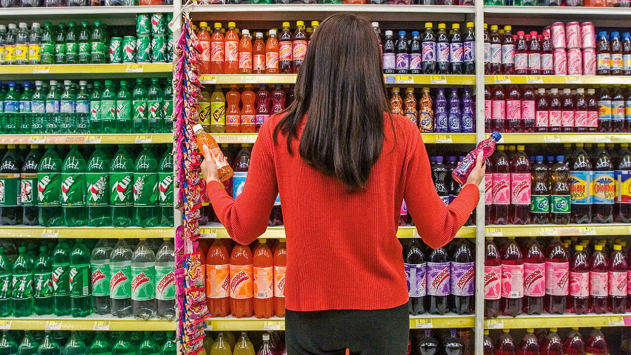 Los colombianos tendrán que pensar dos veces antes de elegir la bebida. Las azucaradas estarán gravadas con el impuesto saludable.