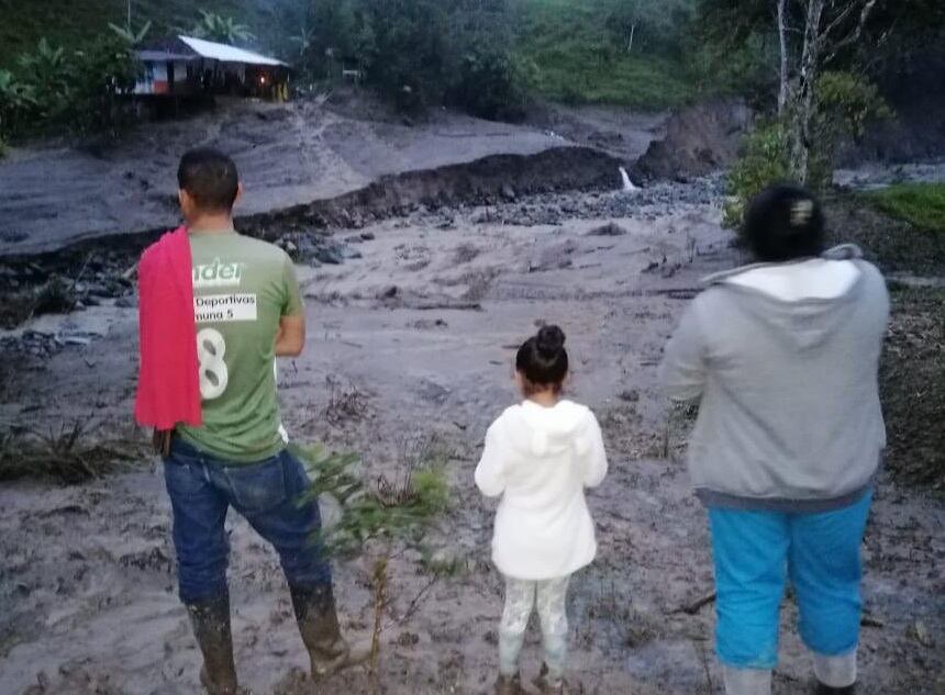 Hay 9 puentes peatonales y 2 vehiculares con pérdida total, 23 comunidades indígenas con más de 3.000 personas incomunicadas