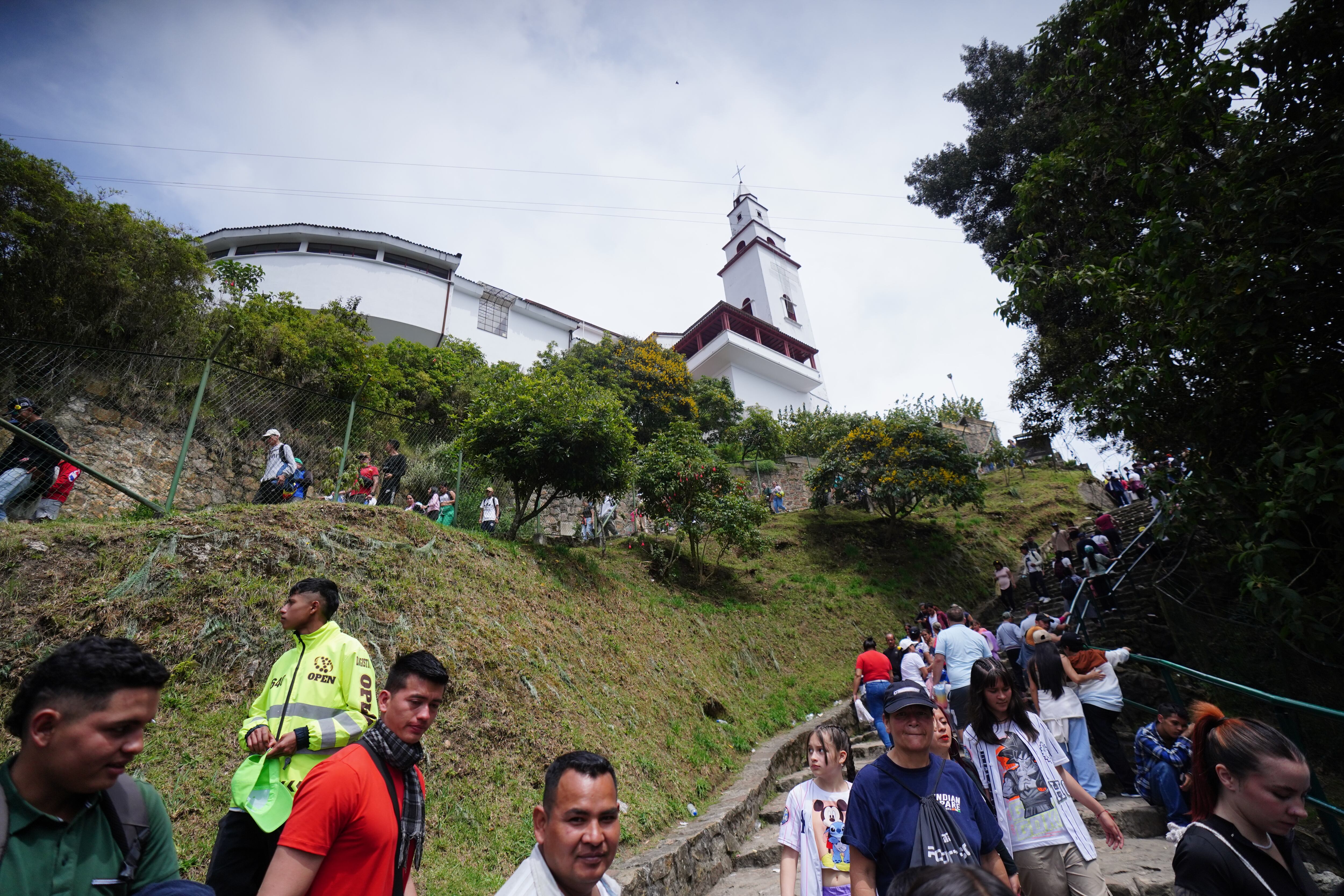 Ascenso al cerro de Monserrate en Semana Santa 2024.