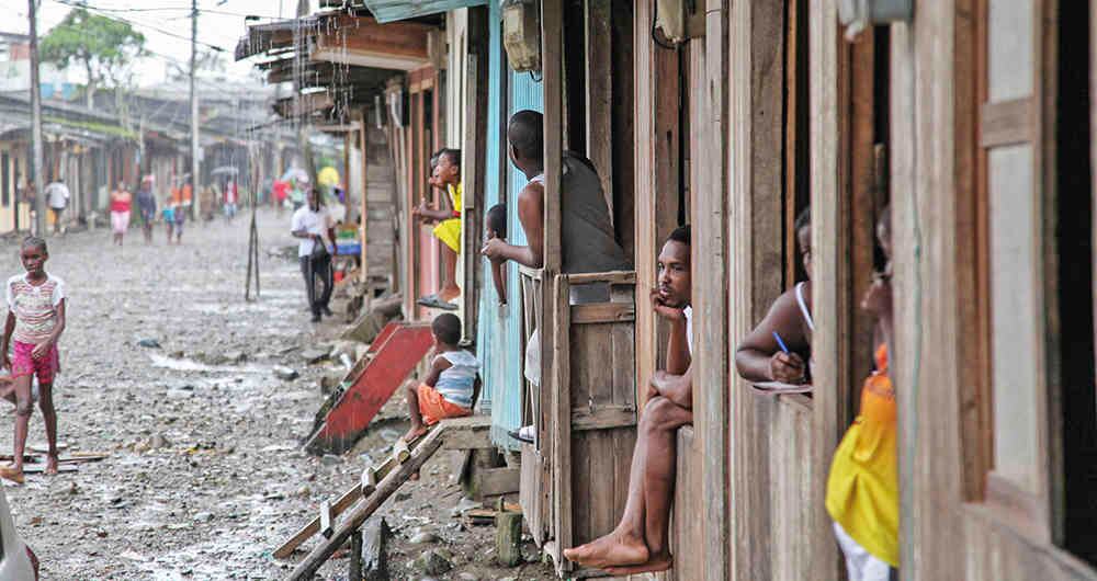  Colombia es uno de los países que más crece hoy en la región. Sin embargo, sus  niveles de pobreza y desigualdad son muy altos.