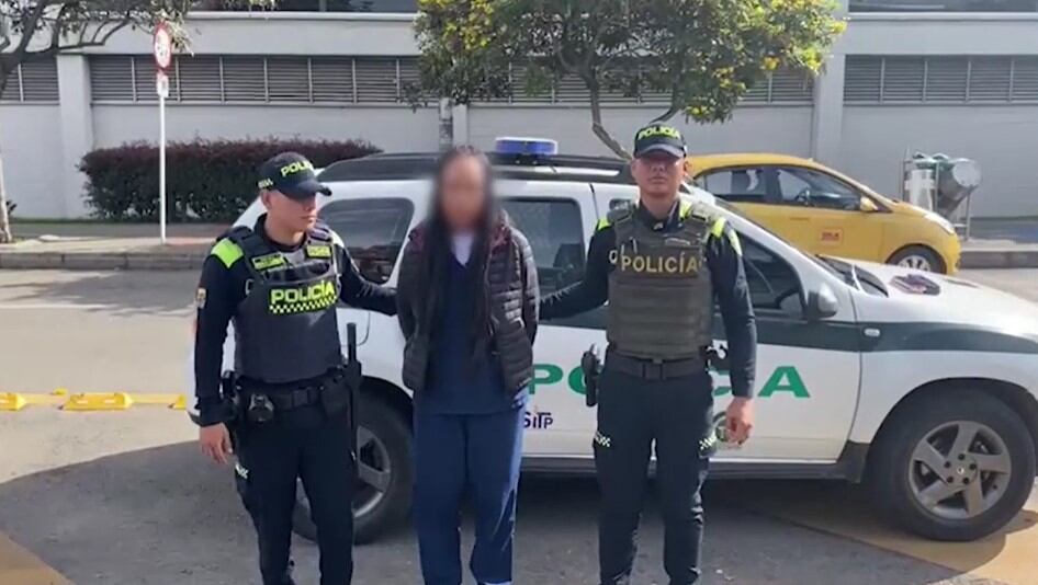 Vestida de enfermera, se metía a Transmilenio para robar a los pasajeros. La Policía la capturó