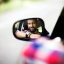 Mantener los espejos del carro limpios contribuye a conducir de forma más tranquila.