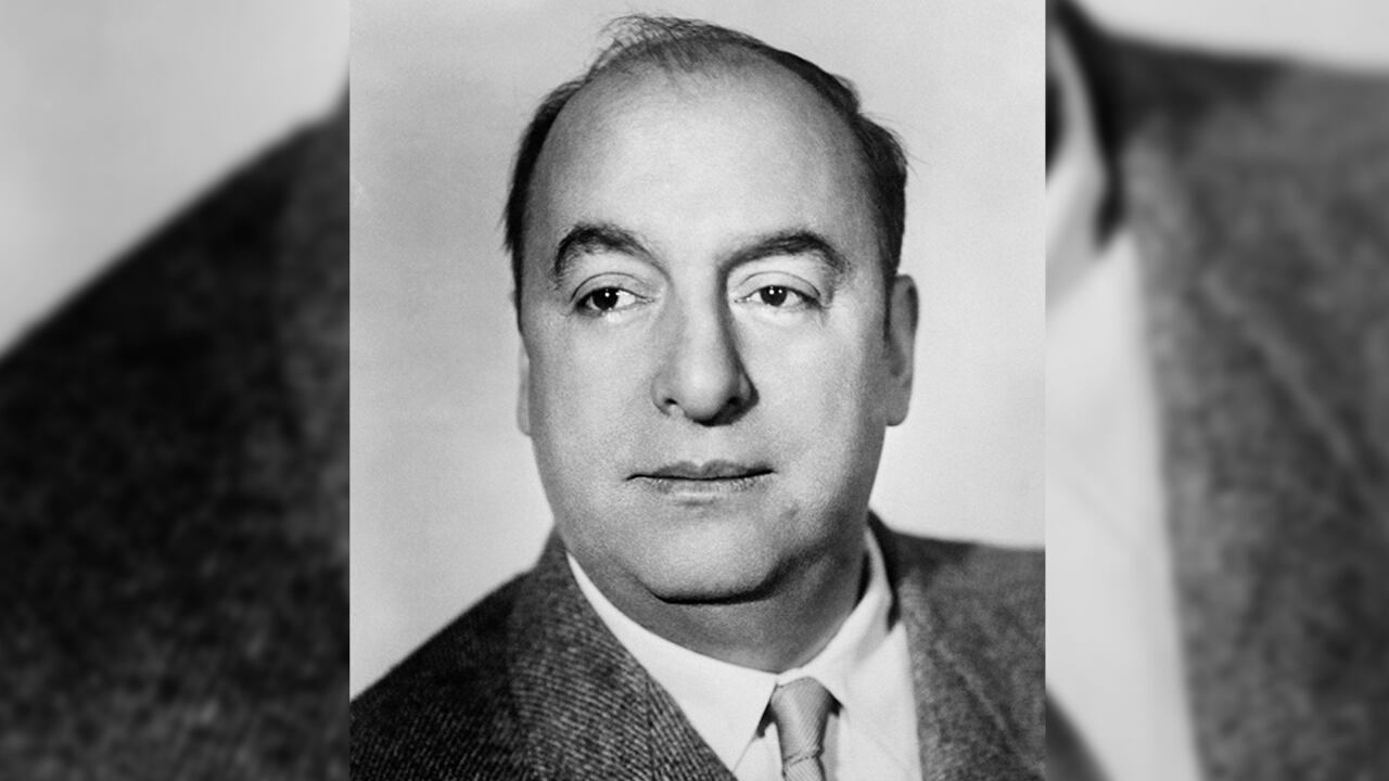 Los restos de Neruda, exhumados en abril de 2013, fueron sometidos ya a otras pericias químicas que determinaron que su muerte estuvo vinculada al cáncer de próstata que sufría.