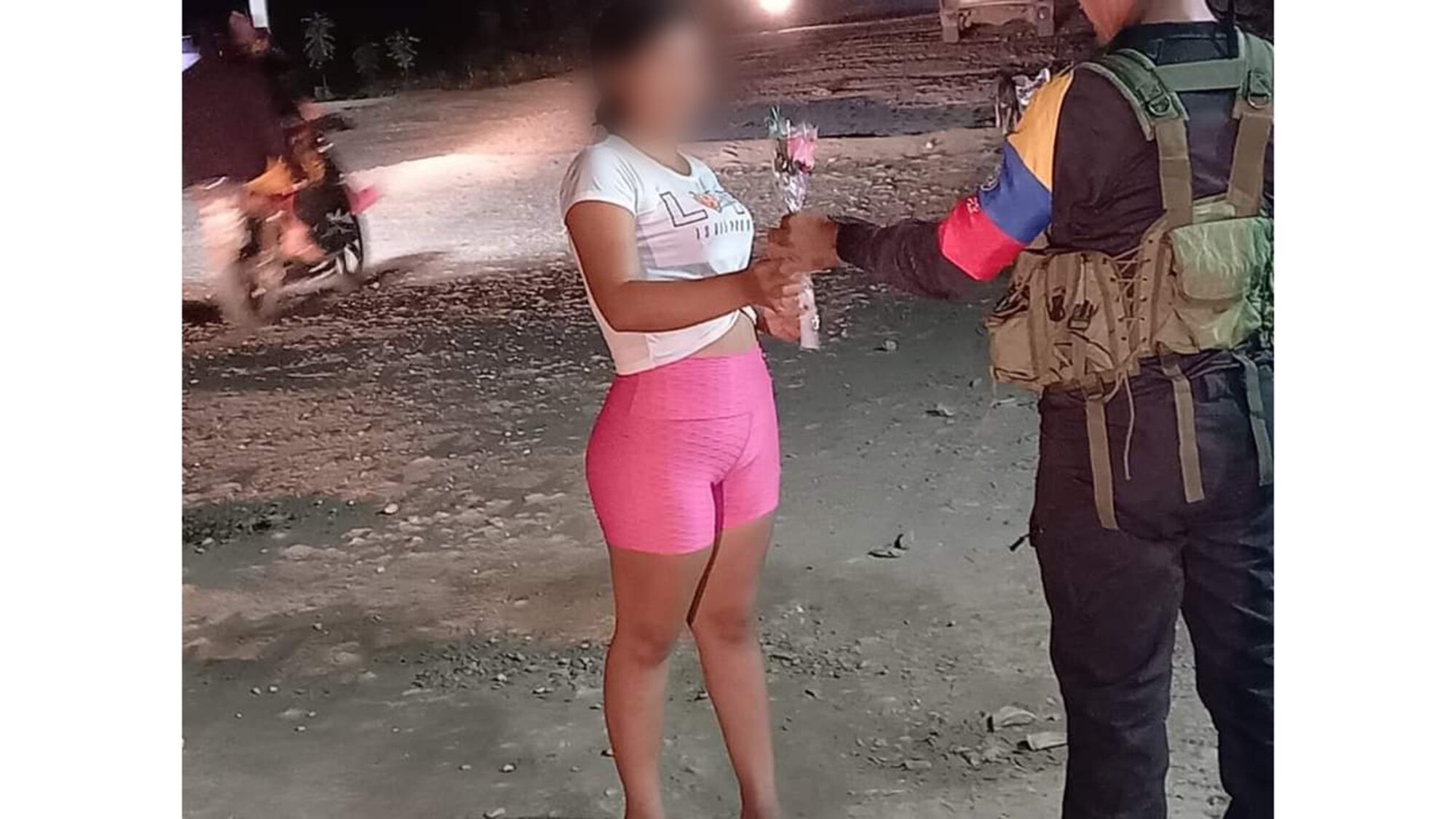 Disidencias entregan flores en Tibú