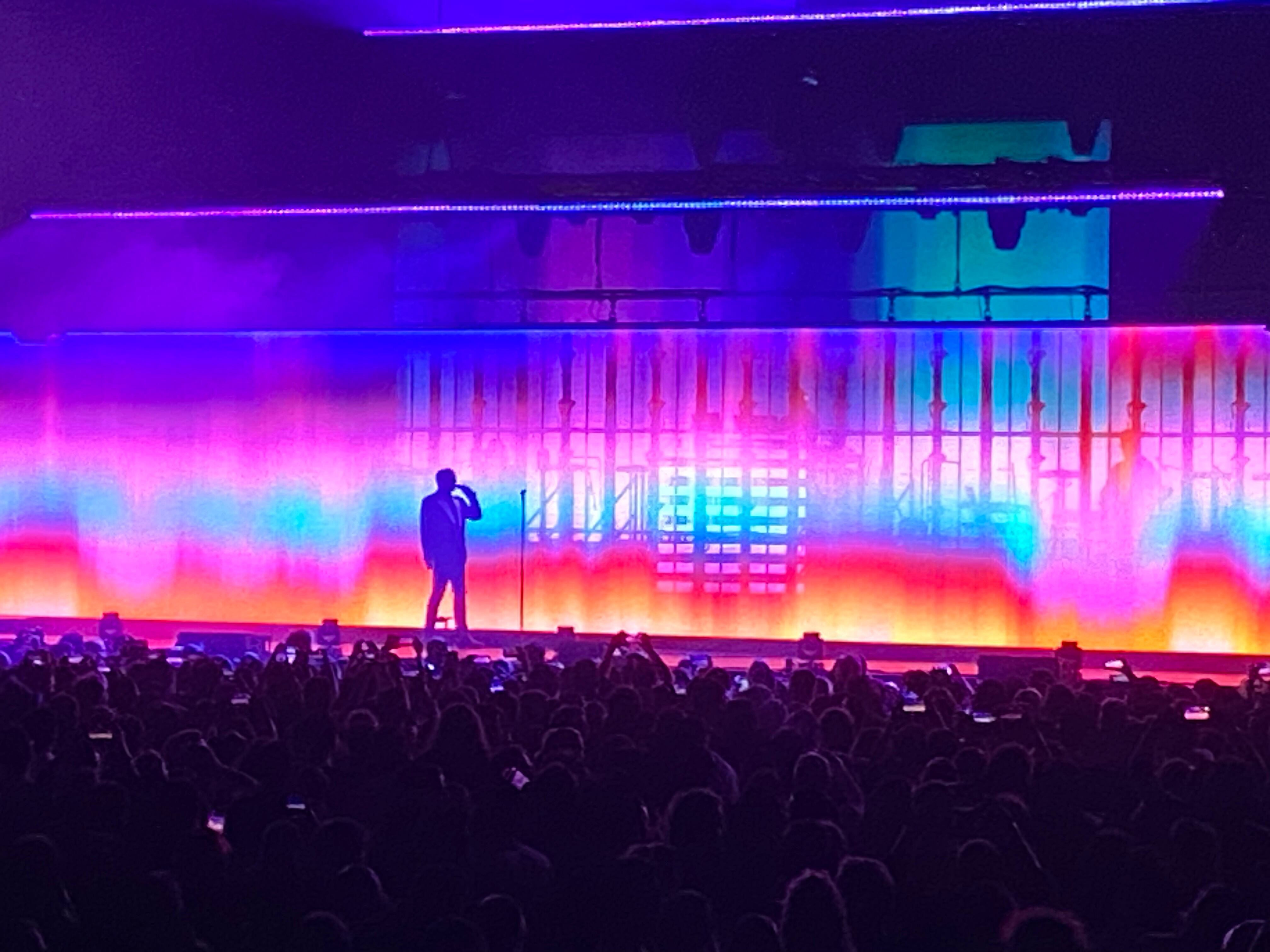 Pet Shop Boys en concierto en Bogotá, el 9 de diciembre de 2023, en el Movistar Arena.