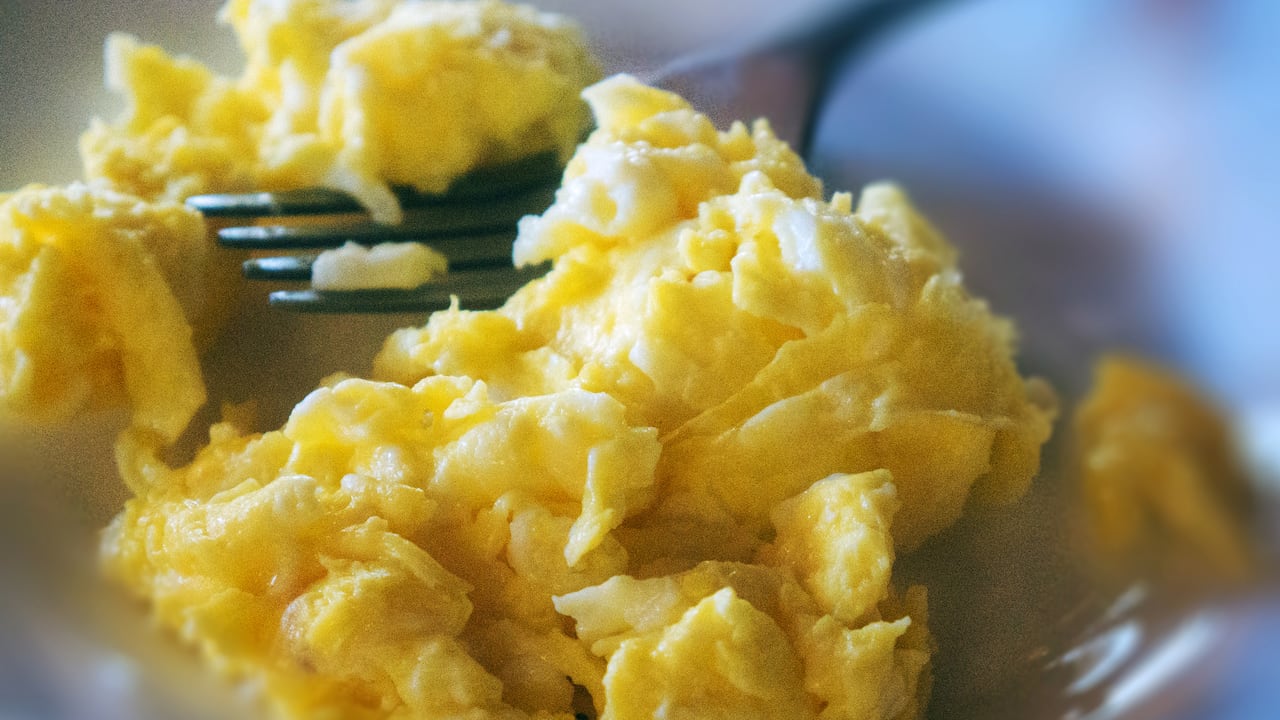 Hay trucos para que los huevos revueltos queden en su punto ideal.