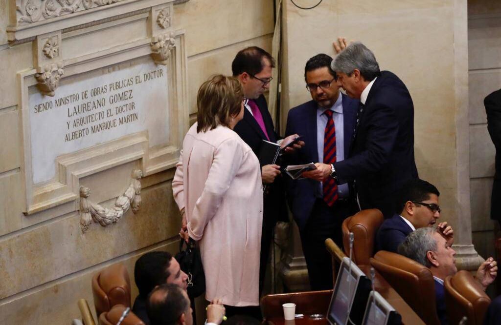 Asesores y ministros del gobierno Duque hicieron lobby previo a las votaciones para aplazarlas, pero la mayoría del tiempo estuvieron solos. FOTO: León Darío Peláez