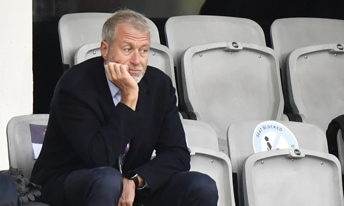 ARCHIVO - El dueño de Chelsea Roman Abramovich durnate la final de la Liga de Campeones femenina contra el Barcelona, en Gotenburgo, Suecia, el 16 de mayo de 2021. (AP/Martin Meissner)