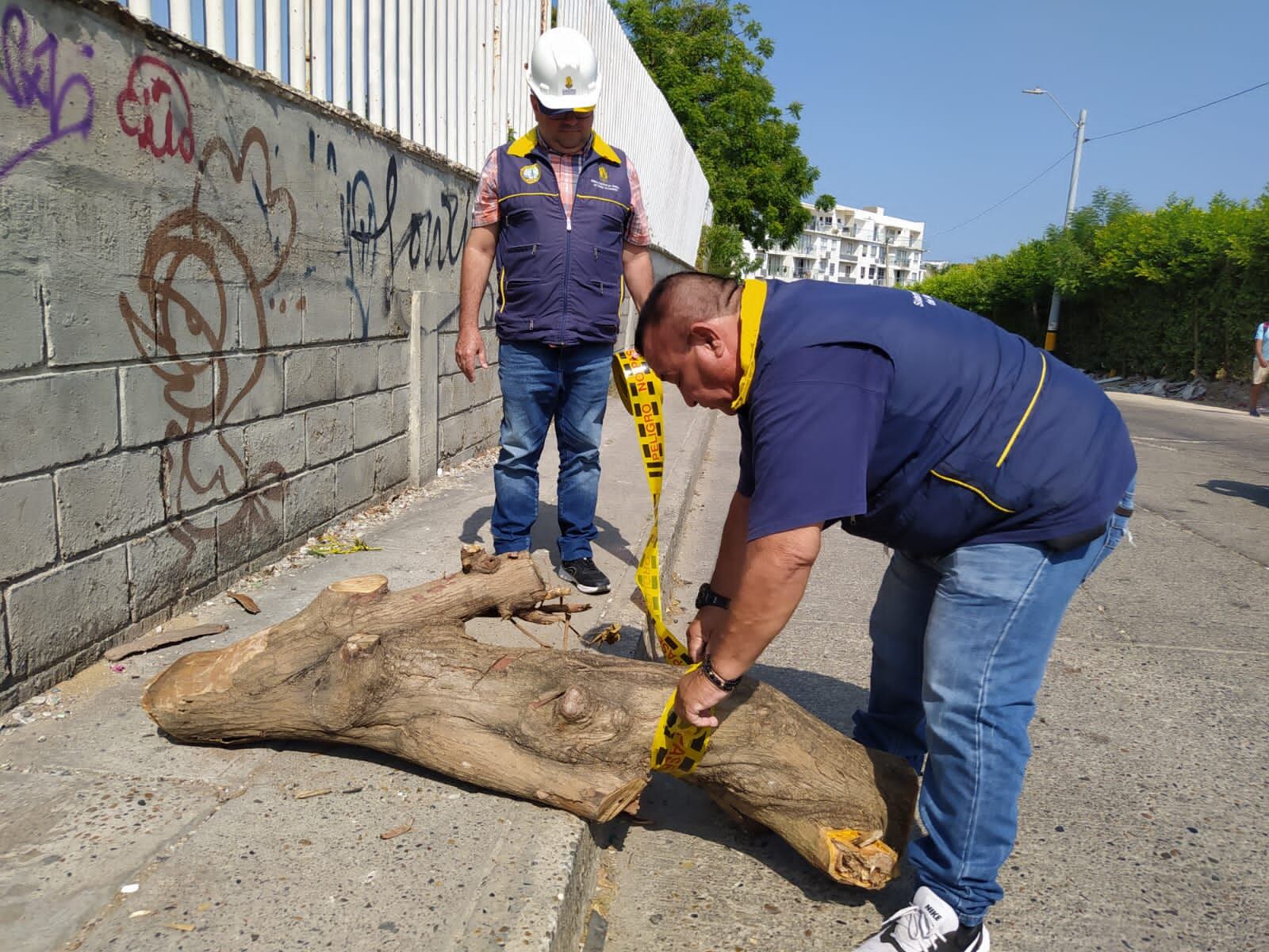 Pared a punto de caer en Cartagena