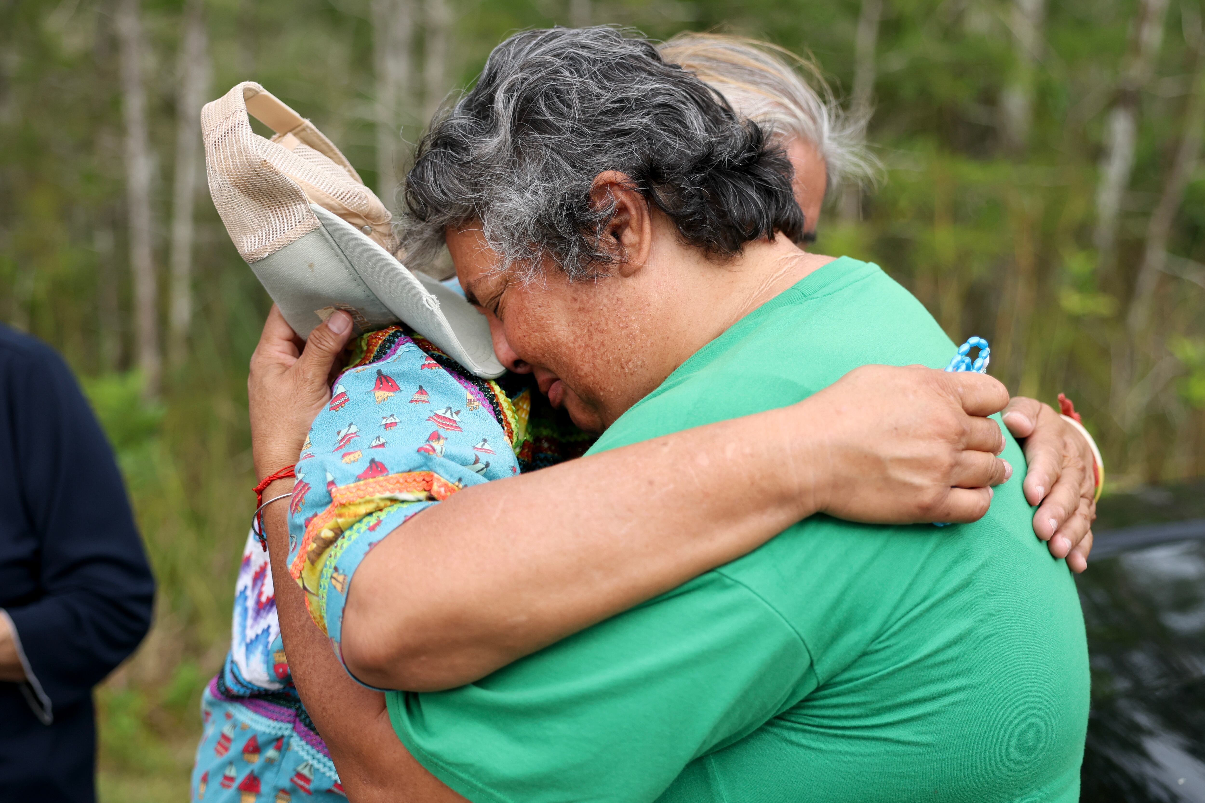 Familiares de presos afectados por Alligator Alcatraz