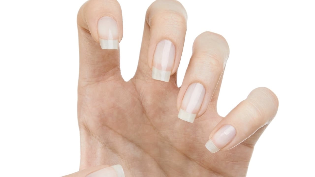 La vitamina E ayuda a tener uñas fuertes en pocos días.