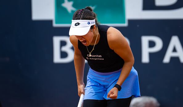 ROME, ITALY - MAY 15: Camila Osorio of Colombia in action against Beatriz Haddad Maia of Brazila in the fourth round on Day Eight of the Internazionali BNL D'Italia at Foro Italico on May 15, 2023 in Rome, Italy (Photo by Robert Prange/Getty Images)