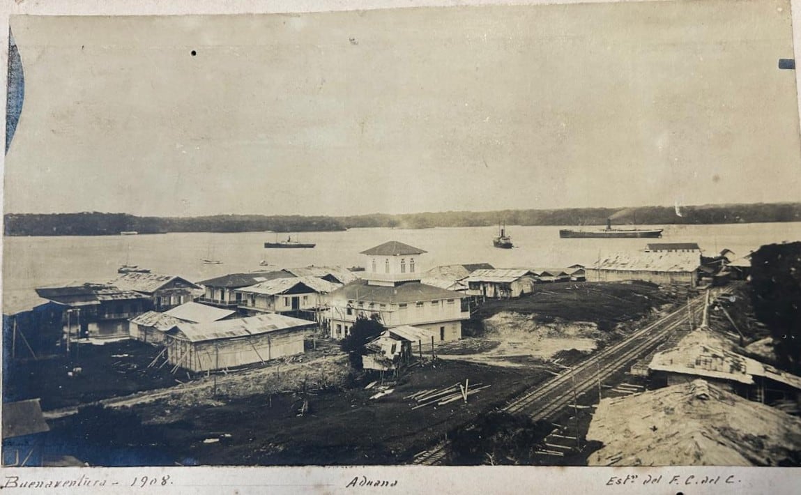 La historia de los ferrocarriles y la aviación se pueden consultar en el Archivo General de la Nación